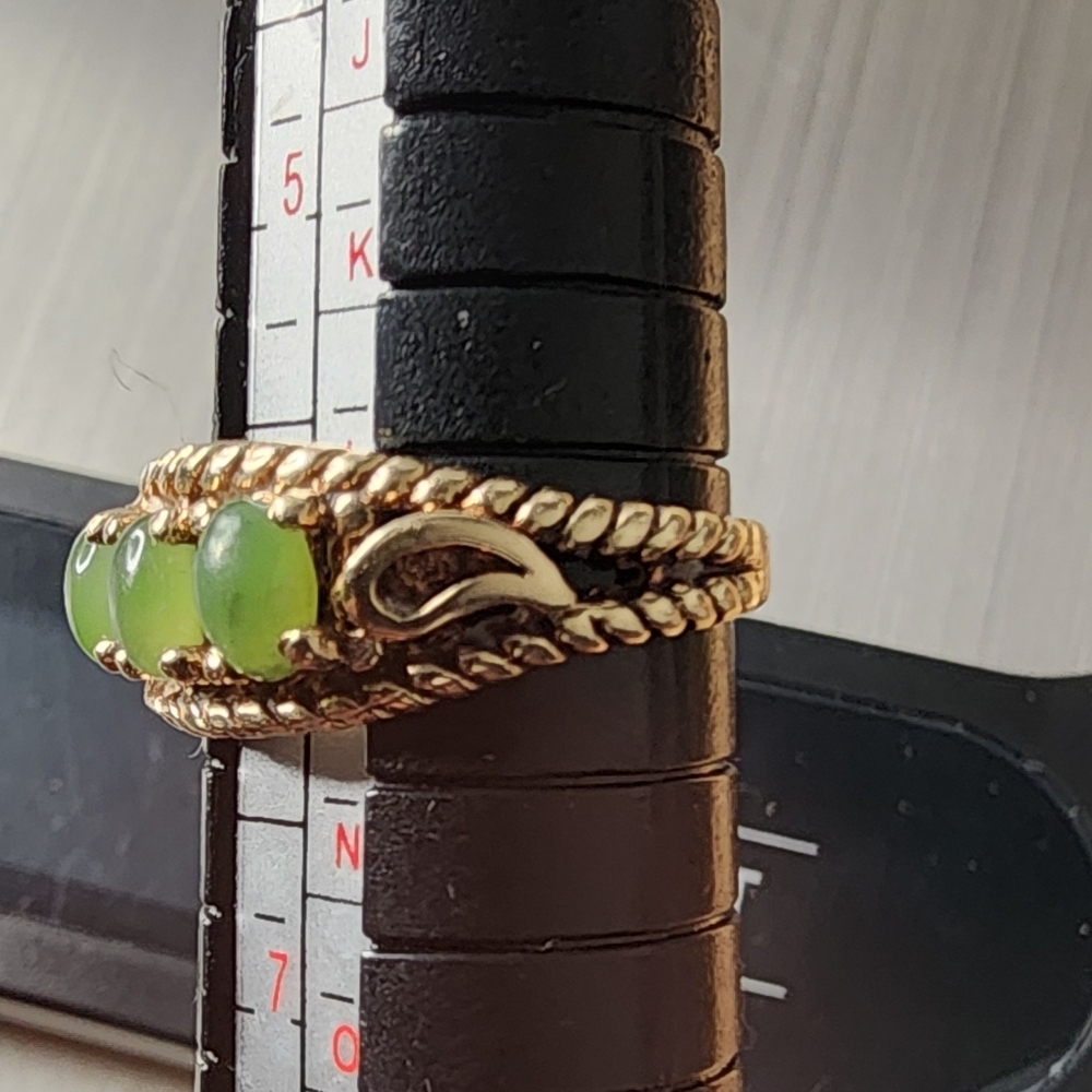 TOSKAL 1OK GOLD & JADE SIZE 6 RING - Picture 6 of 9